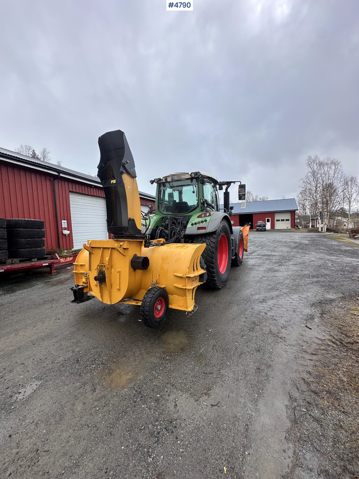2014 Fendt 514 Vario 4x4 w/ front loader, folding plow, snow blower and sand spreader - جرار: صور 4 2014 Fendt 514 Vario 4x4 w/ front loader, folding plow, snow blower and sand spreader - جرار: صور 4
