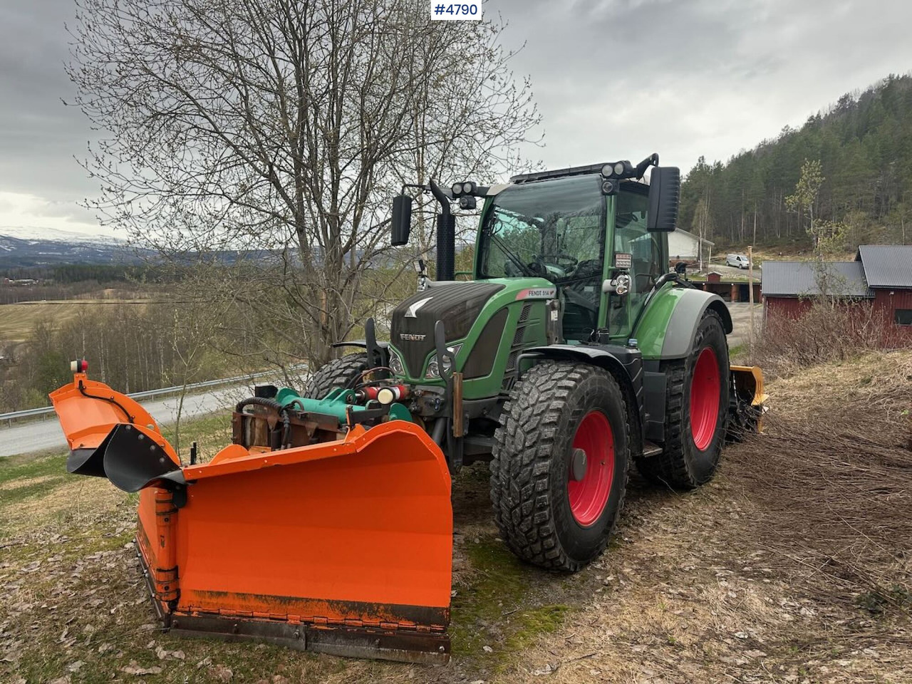 2014 Fendt 514 Vario 4x4 w/ front loader, folding plow, snow blower and sand spreader - جرار: صور 5 2014 Fendt 514 Vario 4x4 w/ front loader, folding plow, snow blower and sand spreader - جرار: صور 5