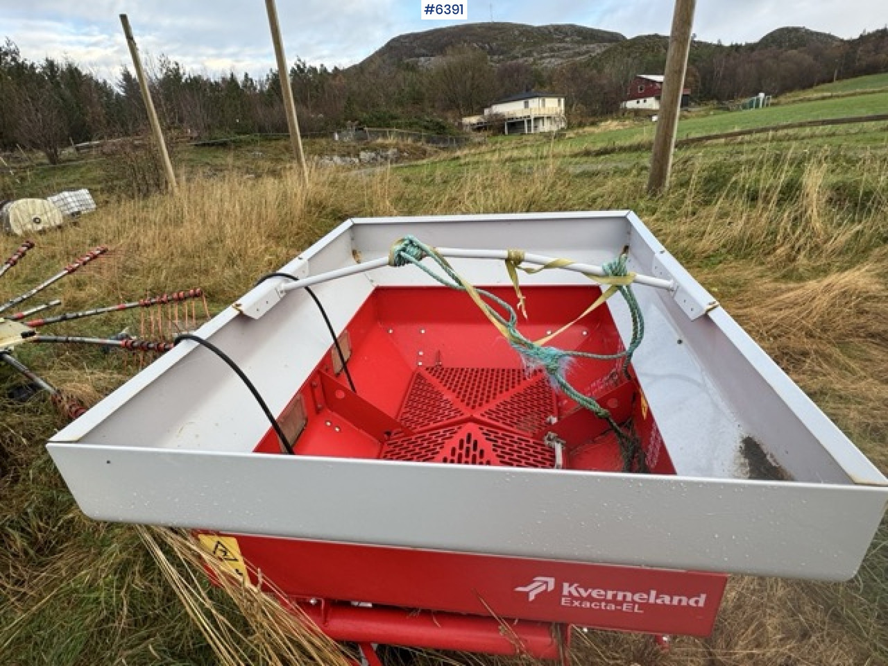 2016 Kverneland fertilizer spreader. Repair object. - آلة رش الأسمدة: صور 2 2016 Kverneland fertilizer spreader. Repair object. - آلة رش الأسمدة: صور 2