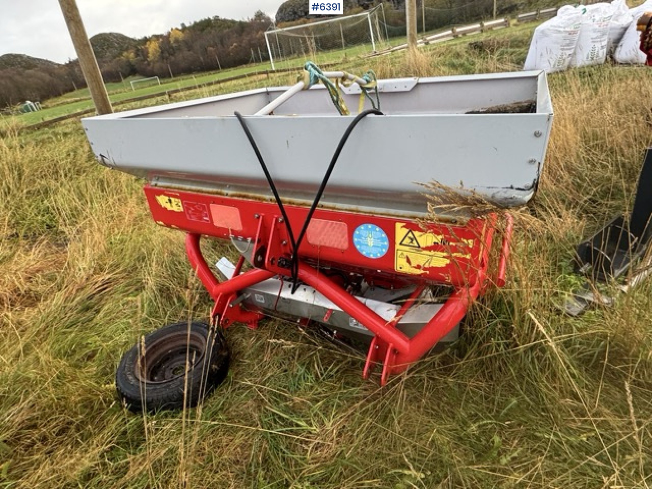 2016 Kverneland fertilizer spreader. Repair object. - آلة رش الأسمدة: صور 5 2016 Kverneland fertilizer spreader. Repair object. - آلة رش الأسمدة: صور 5