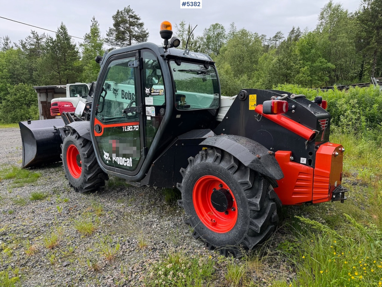 2021 Bobcat TL30.70DB m/ bucket, pallet fork and 4 chains. - رافعة شوكية: صور 4 2021 Bobcat TL30.70DB m/ bucket, pallet fork and 4 chains. - رافعة شوكية: صور 4