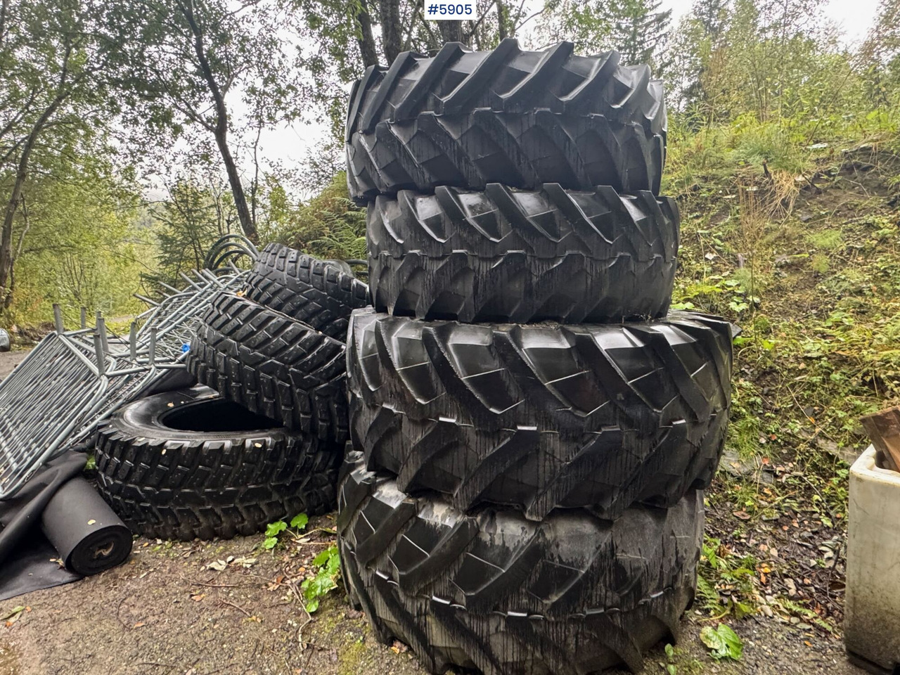 8 pcs Nokian TRI 2 tires. 4 pcs on rims! - عجلات - آلات البناء: صور 2 8 pcs Nokian TRI 2 tires. 4 pcs on rims! - عجلات - آلات البناء: صور 2