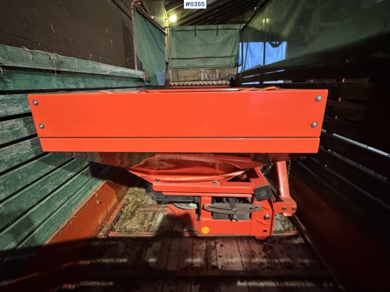 Approx. 1990 Kverneland UN7000 unloading wagon - آلة رش الأسمدة: صور 4 Approx. 1990 Kverneland UN7000 unloading wagon - آلة رش الأسمدة: صور 4