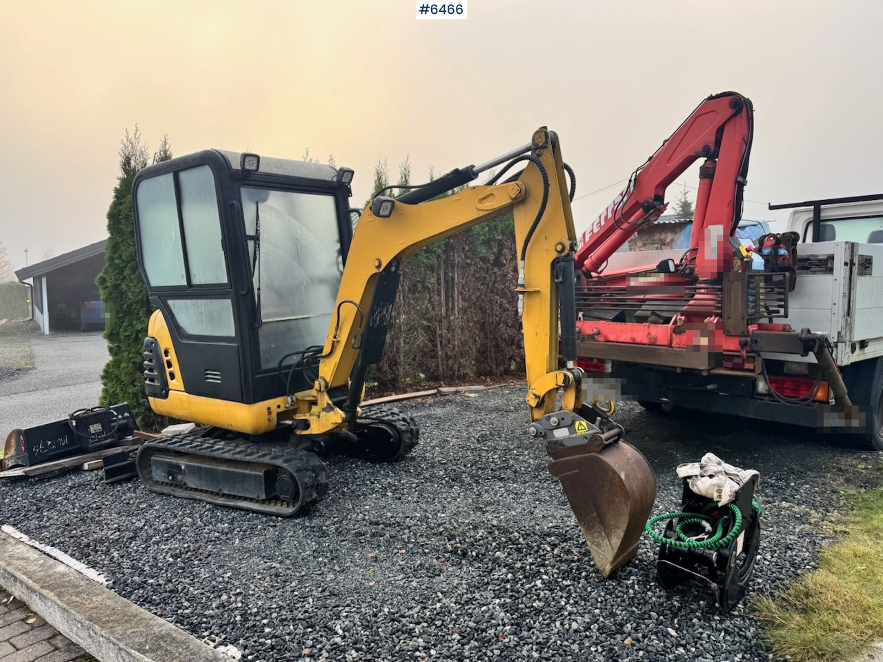 Approx. 2004 CAT 301.8 Mini excavator w/ 4 buckets and grapple. - حفارة: صور 1 Approx. 2004 CAT 301.8 Mini excavator w/ 4 buckets and grapple. - حفارة: صور 1