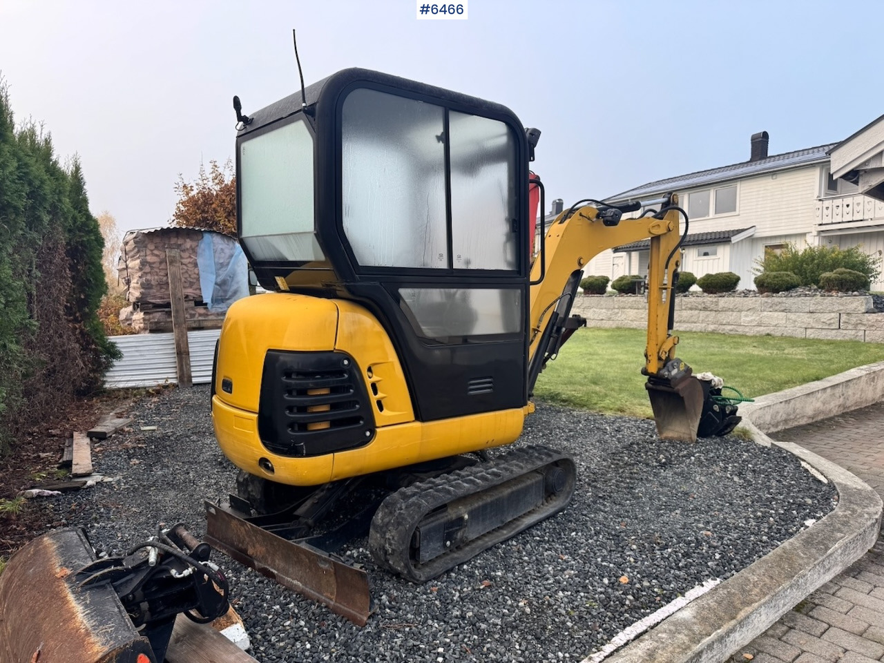 Approx. 2004 CAT 301.8 Mini excavator w/ 4 buckets and grapple. - حفارة: صور 3 Approx. 2004 CAT 301.8 Mini excavator w/ 4 buckets and grapple. - حفارة: صور 3