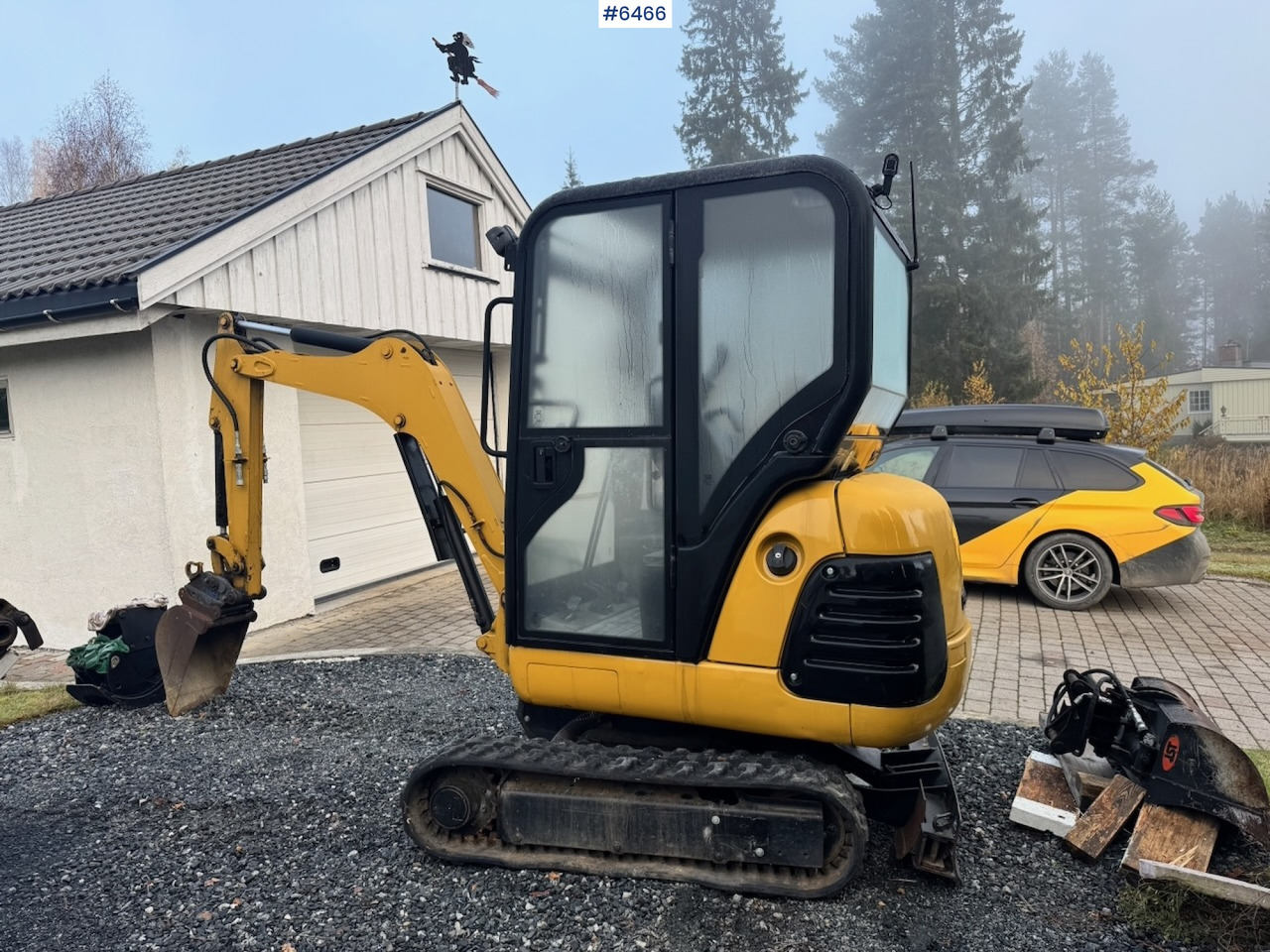 Approx. 2004 CAT 301.8 Mini excavator w/ 4 buckets and grapple. - حفارة: صور 5 Approx. 2004 CAT 301.8 Mini excavator w/ 4 buckets and grapple. - حفارة: صور 5
