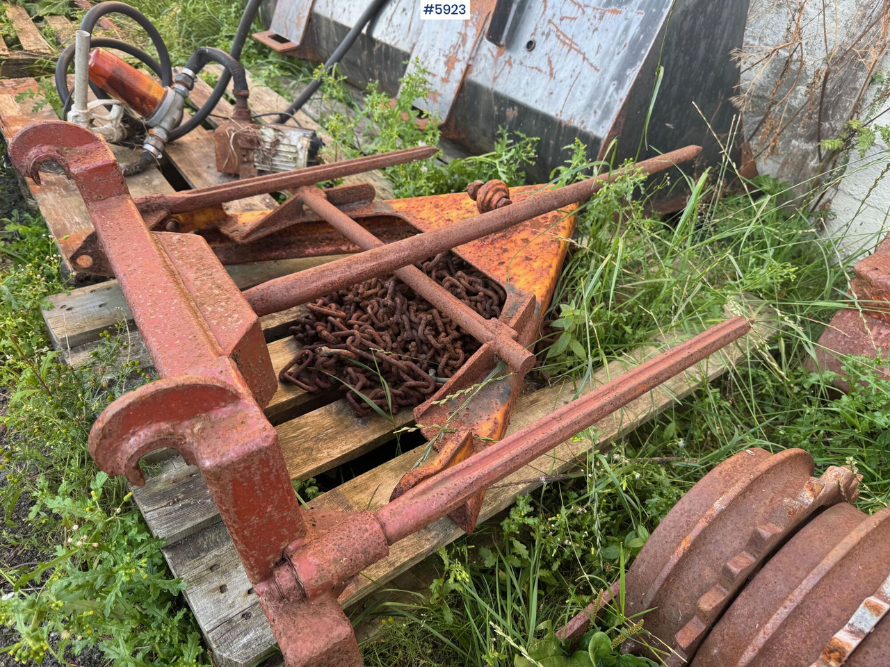 Bucket and spears for compact loader - ملحقات - الآلات والماكينات الزراعية: صور 2 Bucket and spears for compact loader - ملحقات - الآلات والماكينات الزراعية: صور 2