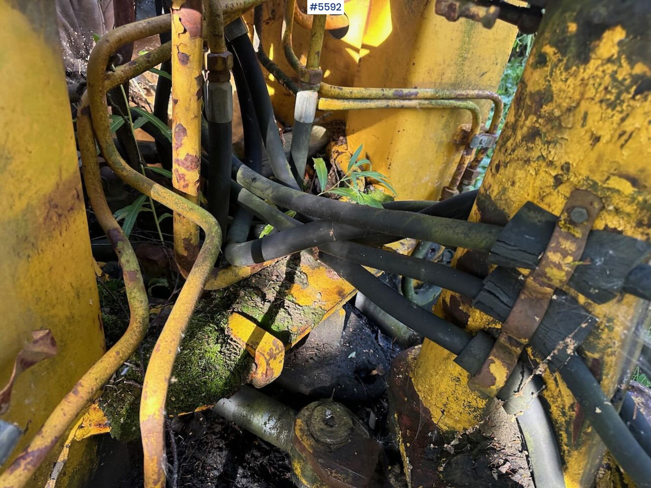 جرار Circa 1974 Ford 4000 tractor w/ front loader and excavator. REP.OBJECT: صور 8