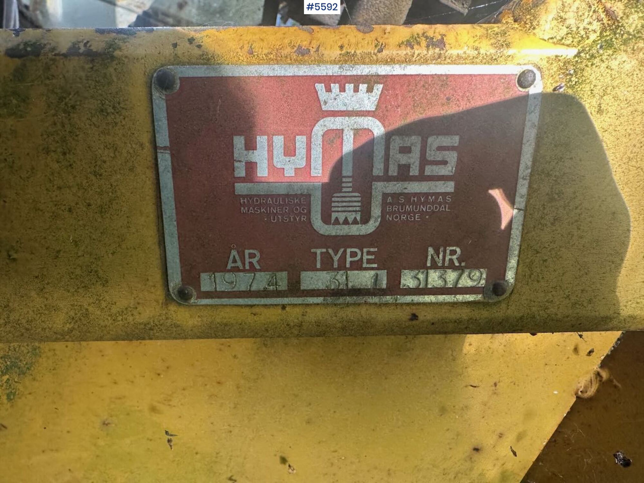 جرار Circa 1974 Ford 4000 tractor w/ front loader and excavator. REP.OBJECT: صور 15