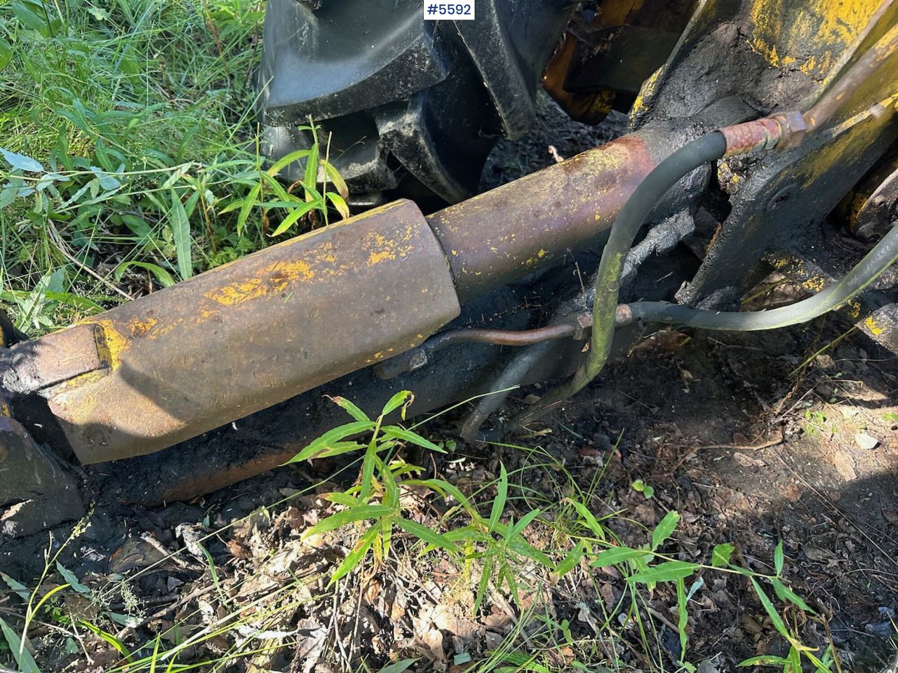 جرار Circa 1974 Ford 4000 tractor w/ front loader and excavator. REP.OBJECT: صور 11