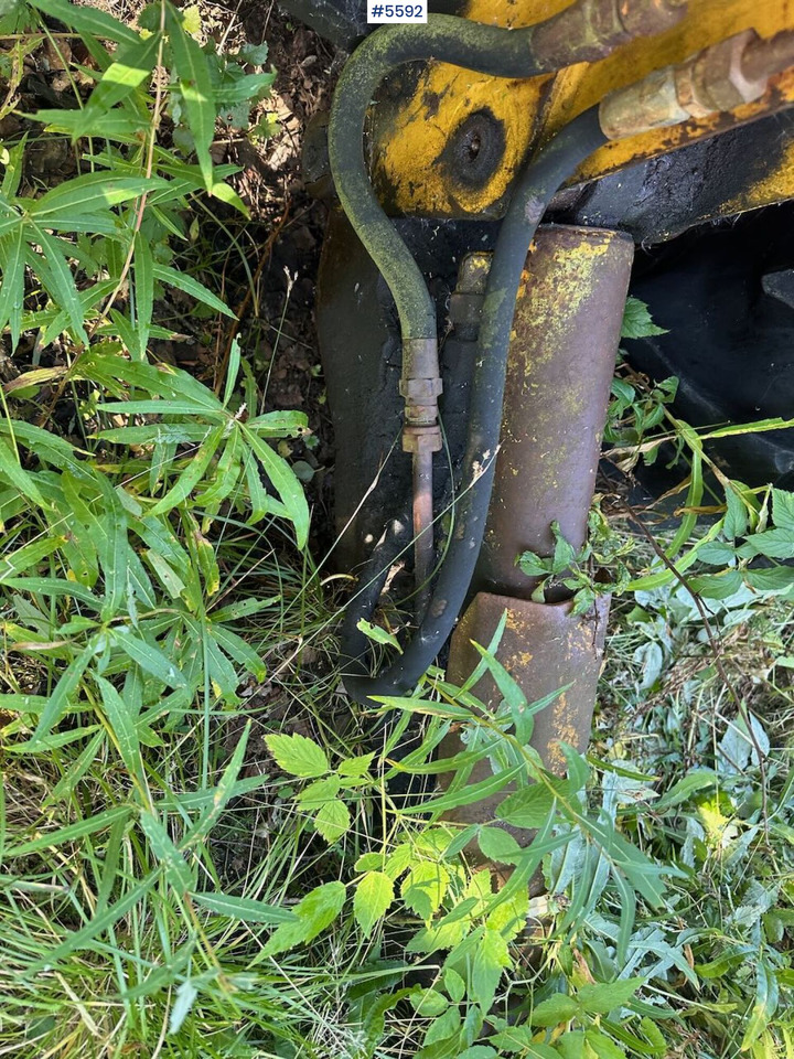 جرار Circa 1974 Ford 4000 tractor w/ front loader and excavator. REP.OBJECT: صور 12