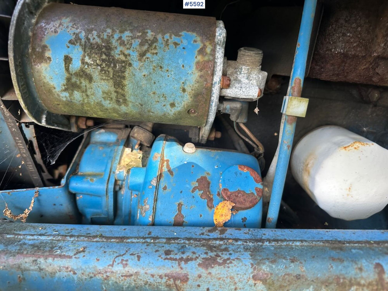 جرار Circa 1974 Ford 4000 tractor w/ front loader and excavator. REP.OBJECT: صور 17