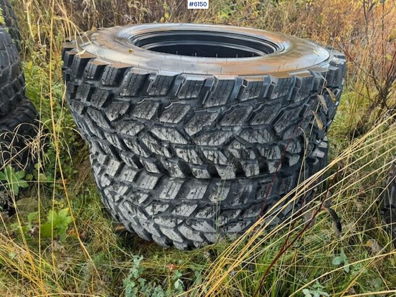 Complete set of Nokian studded tires - الإطارات - الآلات والماكينات الزراعية: صور 2 Complete set of Nokian studded tires - الإطارات - الآلات والماكينات الزراعية: صور 2