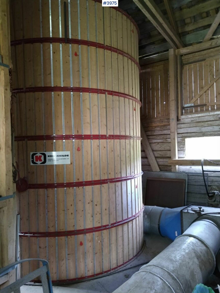 Kongskilde Dry storage silo w/ fan. - معدات القش: صور 1 Kongskilde Dry storage silo w/ fan. - معدات القش: صور 1