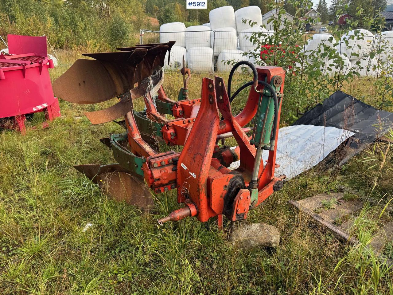 Kverneland 3-furrow reversible plough - ال معدات حراثه: صور 4 Kverneland 3-furrow reversible plough - ال معدات حراثه: صور 4