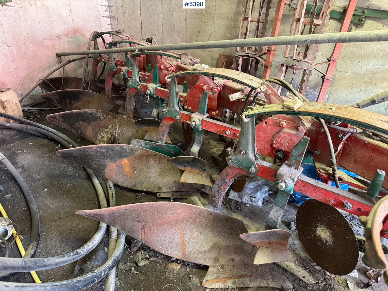Kverneland 5-furrow plough. - ال معدات حراثه: صور 1 Kverneland 5-furrow plough. - ال معدات حراثه: صور 1