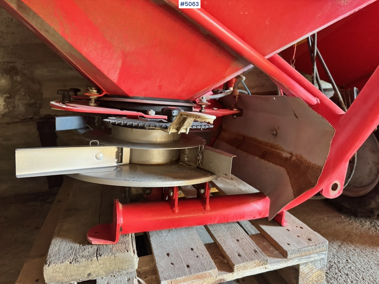 Kverneland Accord Fertilizer spreader - آلة رش الأسمدة: صور 3 Kverneland Accord Fertilizer spreader - آلة رش الأسمدة: صور 3