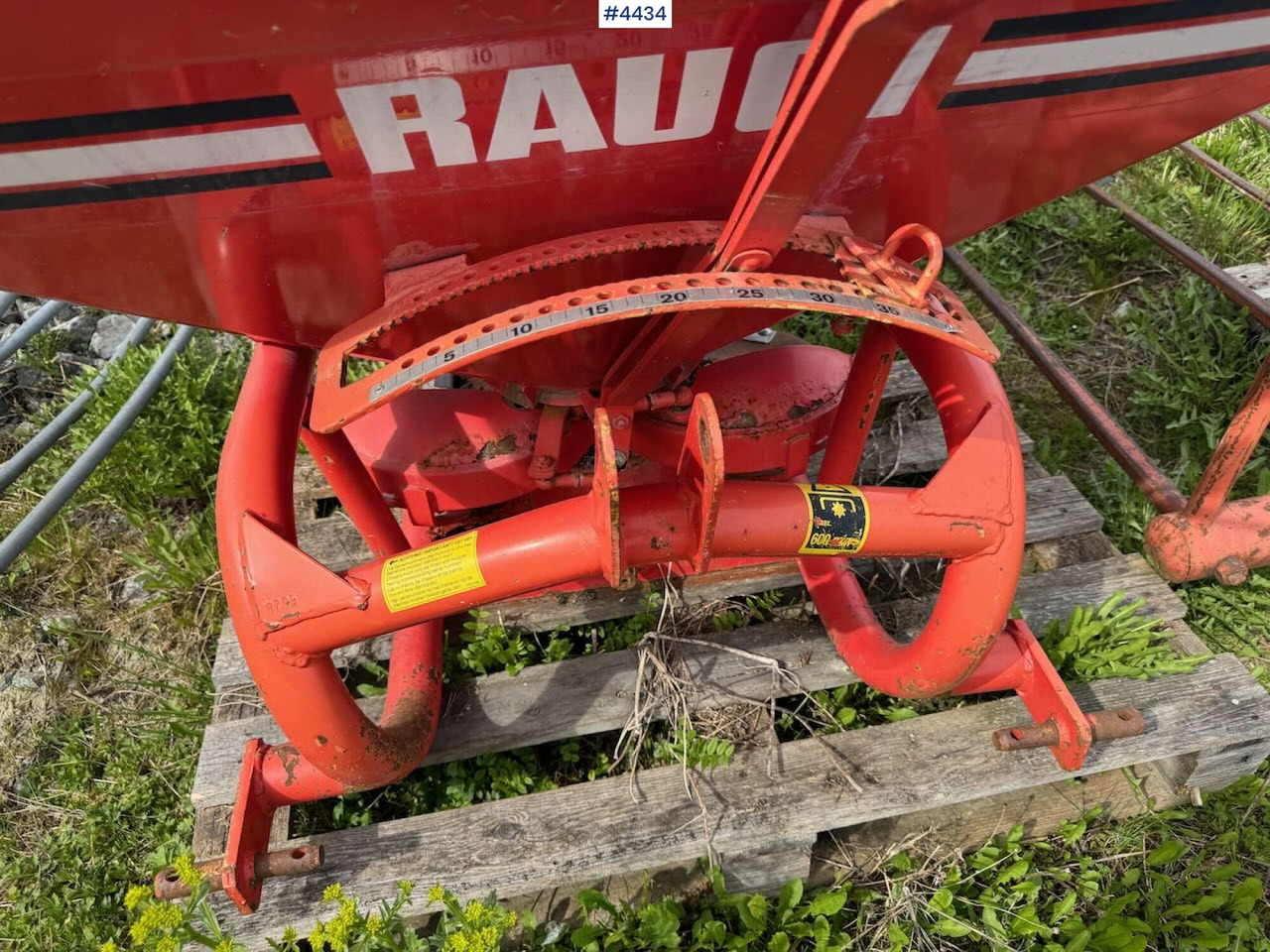 Rauch ZSA 450 Fertilizer spreader - آلة رش الأسمدة: صور 4 Rauch ZSA 450 Fertilizer spreader - آلة رش الأسمدة: صور 4