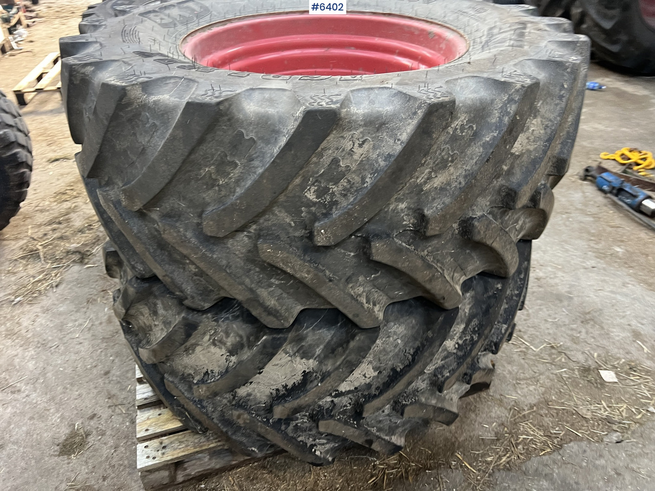 Tractor tires and rims - عجلات - الآلات والماكينات الزراعية: صور 1 Tractor tires and rims - عجلات - الآلات والماكينات الزراعية: صور 1