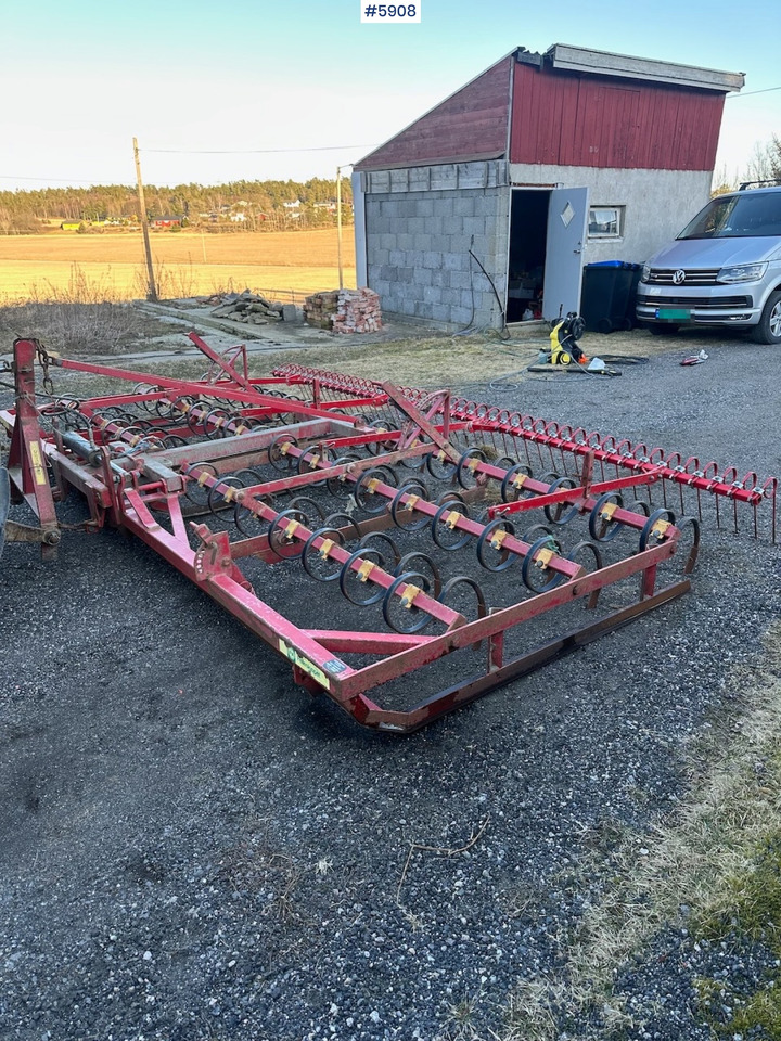 Väderstad Cultivator 4.6 m - ال معدات حراثه: صور 2 Väderstad Cultivator 4.6 m - ال معدات حراثه: صور 2