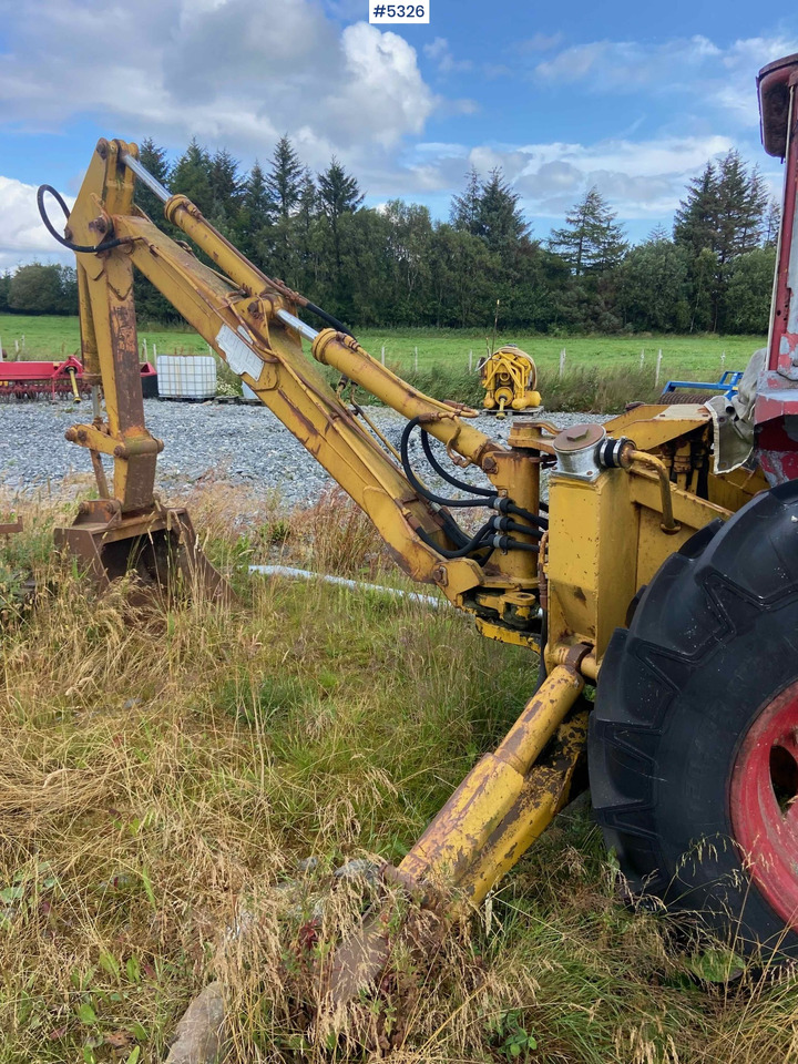 Volvo 430 mit heckmontiertem Baggeraufbau, Rep.-Objekt - جرار: صور 3 Volvo 430 mit heckmontiertem Baggeraufbau, Rep.-Objekt - جرار: صور 3