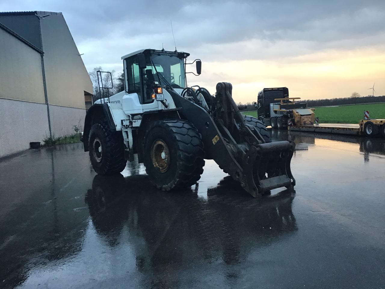 اللودر بعجل volvo 180F long boom: صور 7 اللودر بعجل volvo 180F long boom: صور 7