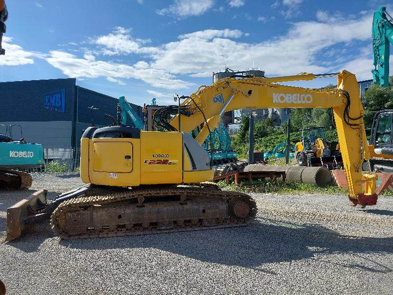 New Holland E235B SRNLC + GPS Steuerung - حفارات زحافة: صور 3 New Holland E235B SRNLC + GPS Steuerung - حفارات زحافة: صور 3