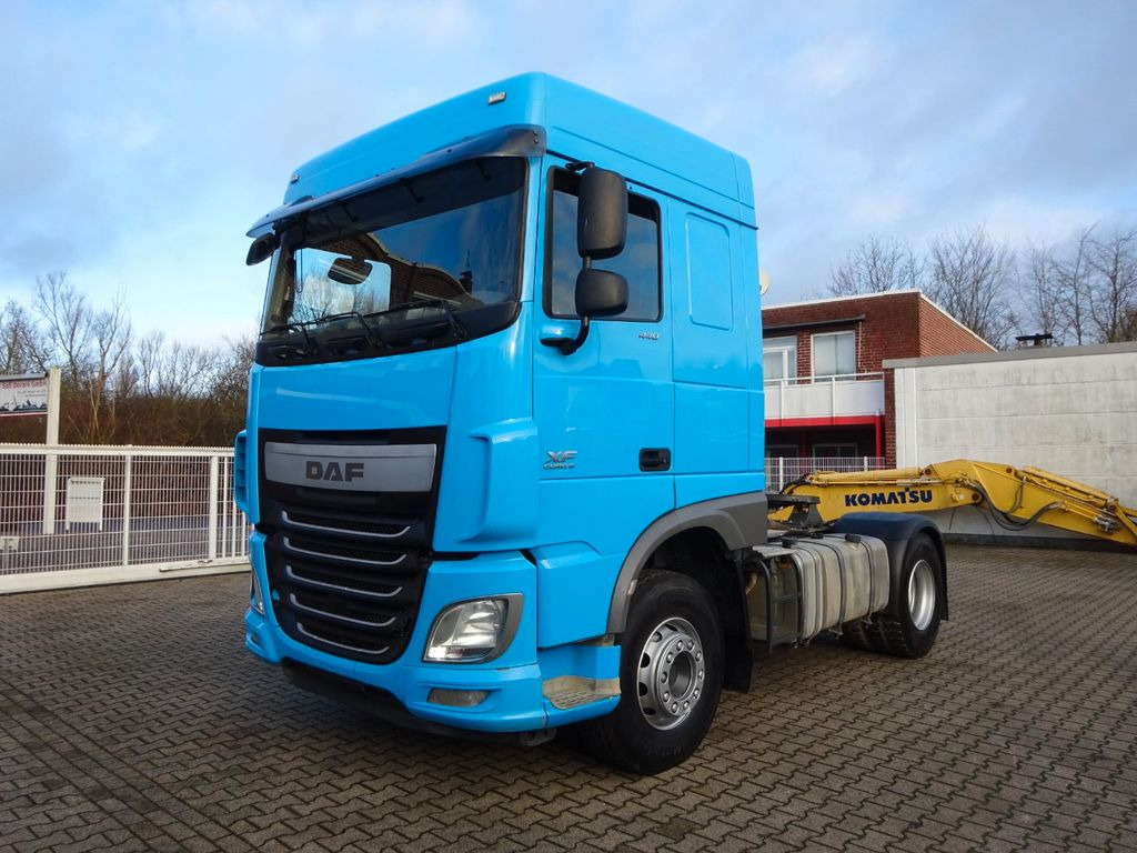 DAF XF 440 + Hydrl. Pumpe 4x2 - شاحنة جرار: صور 2 DAF XF 440 + Hydrl. Pumpe 4x2 - شاحنة جرار: صور 2