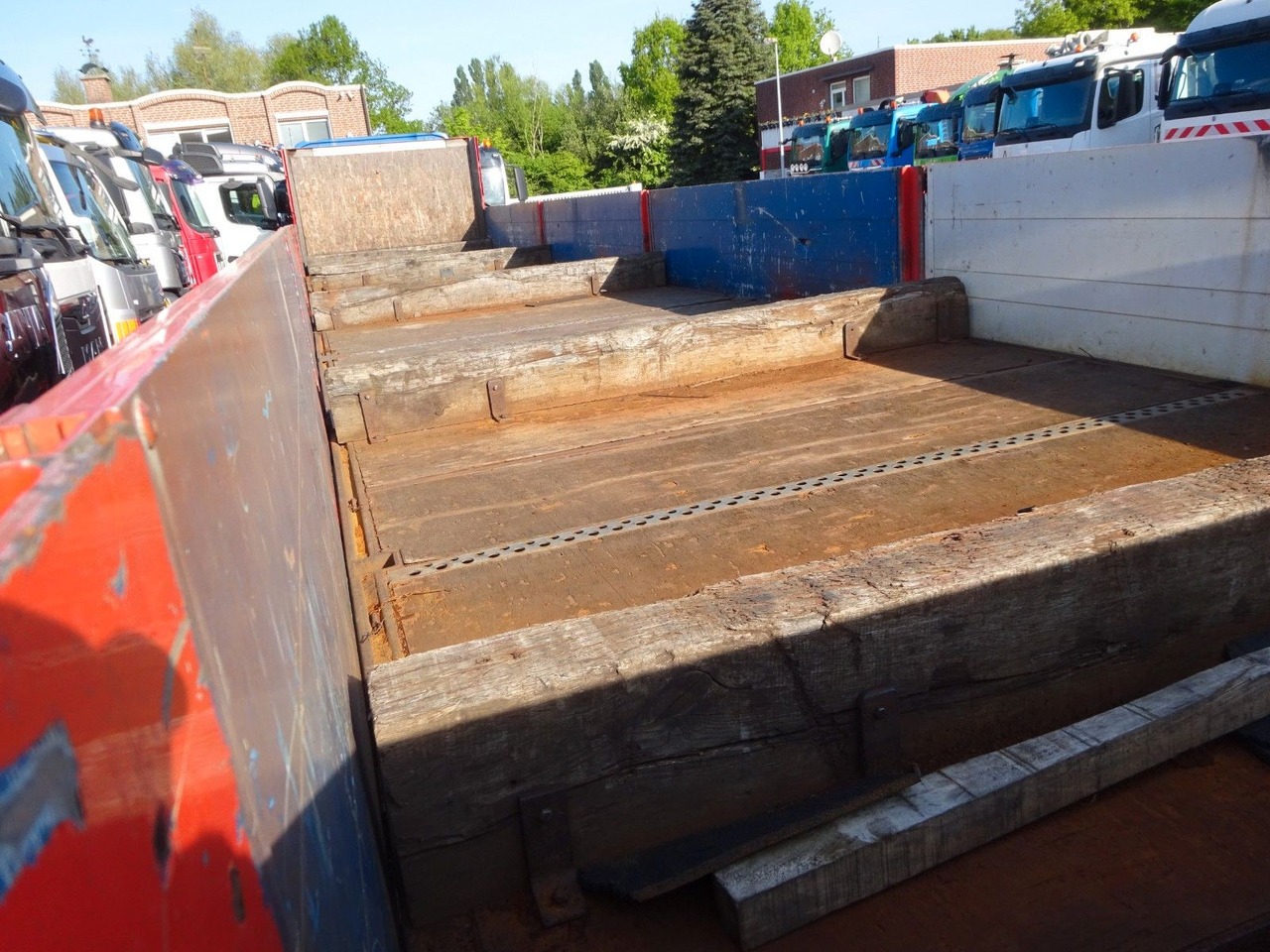 نصف مقطورة مسطحة Fliegl Sattelpritsche mit Bordwänden und 3 Achsen: صور 13