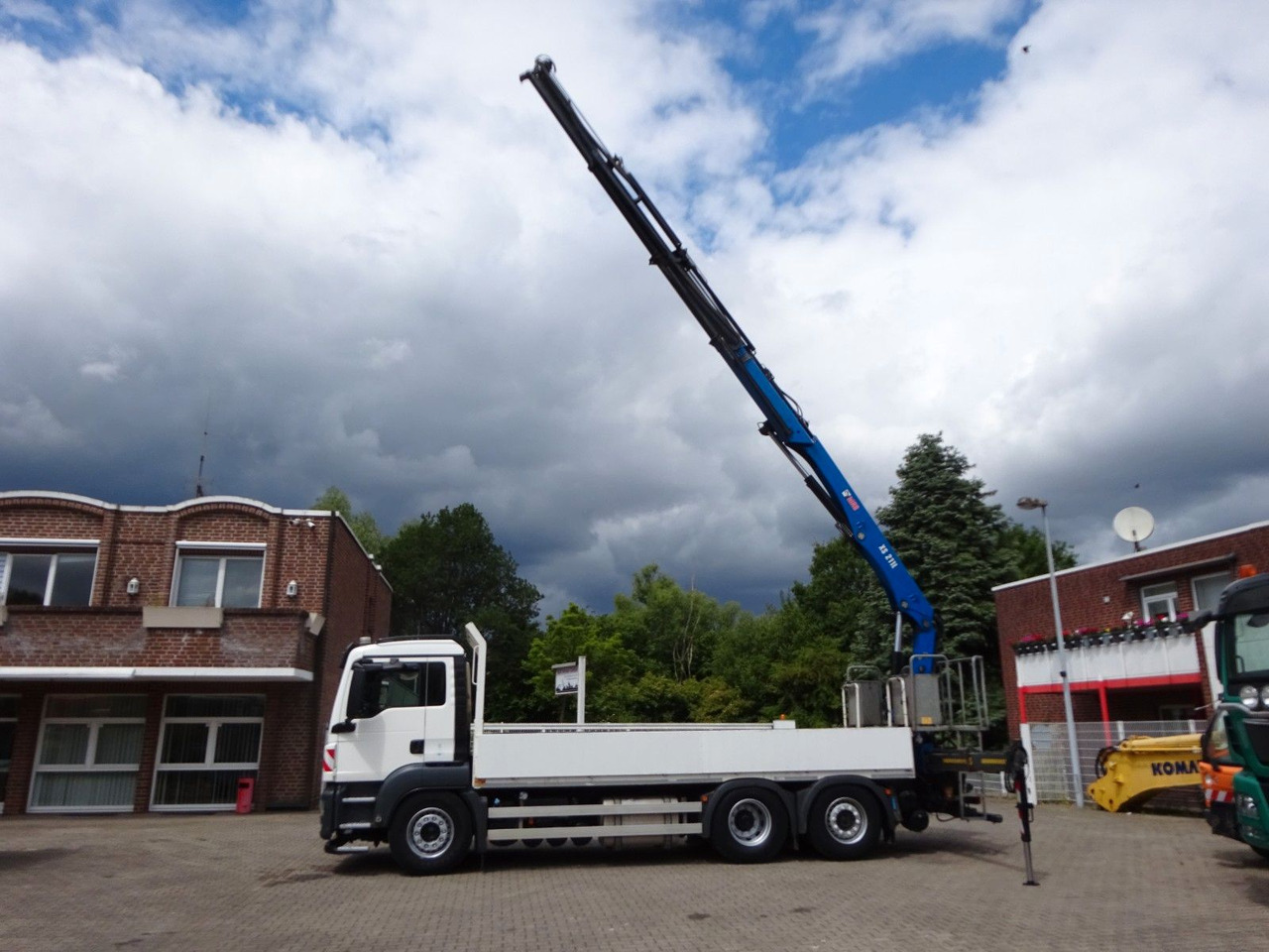 MAN 26.420 TGS Pritsche + HIAB 211 HIPRO Kran - شاحنات مسطحة, شاحنة كرين: صور 1 MAN 26.420 TGS Pritsche + HIAB 211 HIPRO Kran - شاحنات مسطحة, شاحنة كرين: صور 1