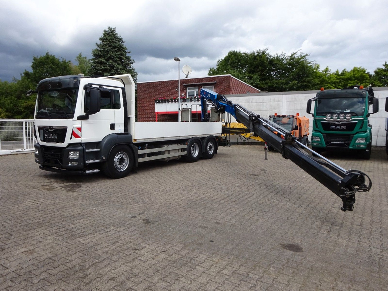 MAN 26.420 TGS Pritsche + HIAB 211 HIPRO Kran - شاحنة كرين: صور 5 MAN 26.420 TGS Pritsche + HIAB 211 HIPRO Kran - شاحنة كرين: صور 5