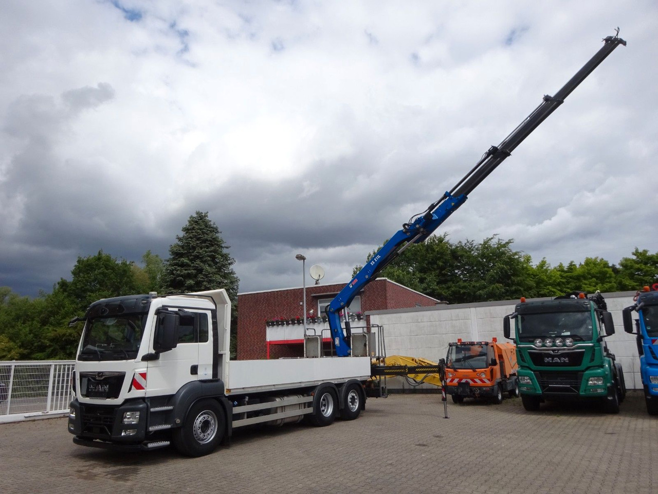 MAN 26.420 TGS Pritsche + HIAB 211 HIPRO Kran - شاحنات مسطحة, شاحنة كرين: صور 2 MAN 26.420 TGS Pritsche + HIAB 211 HIPRO Kran - شاحنات مسطحة, شاحنة كرين: صور 2