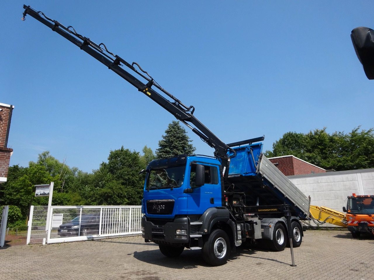 MAN 28.400 TGS 3Skipper+HIAB 166 E-4 HIPRPO 6x4-4 - قلابات, شاحنة كرين: صور 1 MAN 28.400 TGS 3Skipper+HIAB 166 E-4 HIPRPO 6x4-4 - قلابات, شاحنة كرين: صور 1
