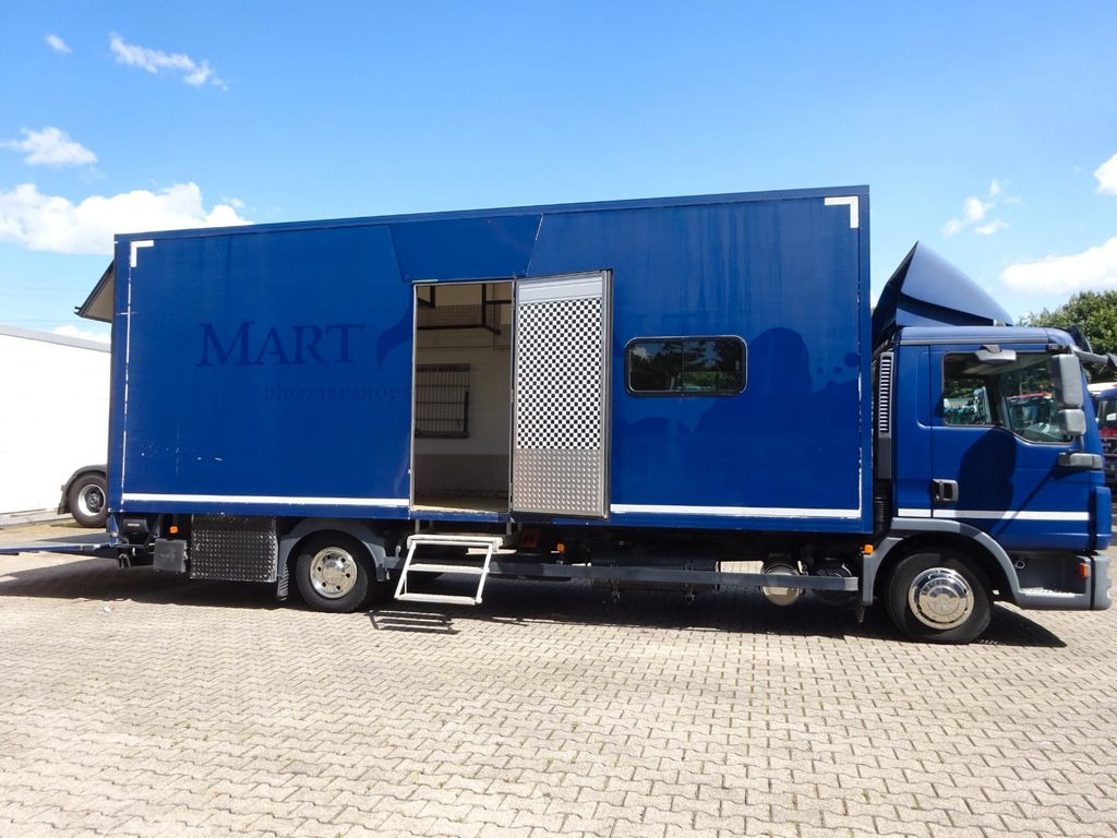 MAN 8.220 Koffer mit LBW als Wohnmobil ausgebaut 4x2 - بصندوق مغلق شاحنة: صور 1 MAN 8.220 Koffer mit LBW als Wohnmobil ausgebaut 4x2 - بصندوق مغلق شاحنة: صور 1