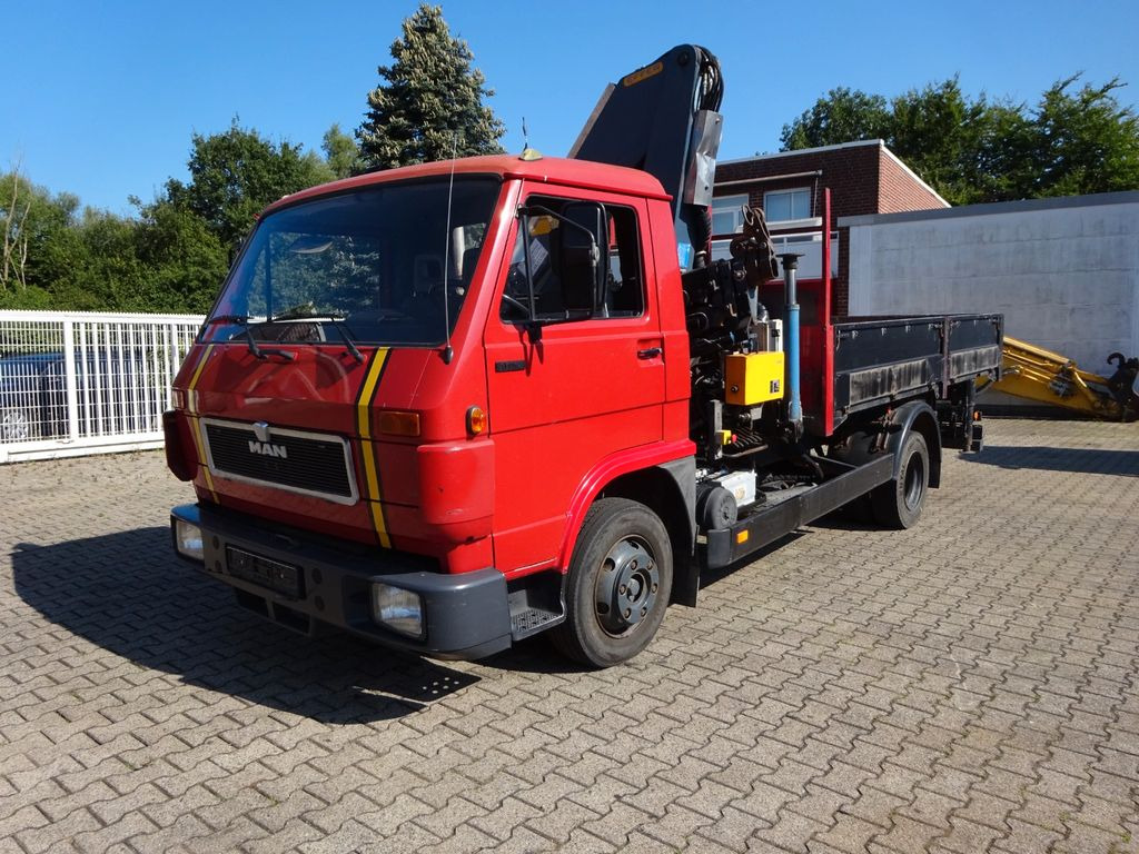 MAN 9.150 Pritsche + Effer 953S Dachdeckerkran 4x2 - شاحنة كرين, شاحنات مسطحة: صور 1 MAN 9.150 Pritsche + Effer 953S Dachdeckerkran 4x2 - شاحنة كرين, شاحنات مسطحة: صور 1