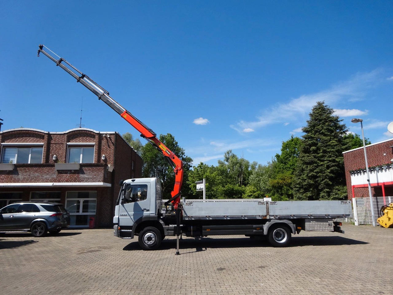 Mercedes-Benz 1222 Atego mit Palfinger PK8501 Kran 4x2 - شاحنات مسطحة, شاحنة كرين: صور 1 Mercedes-Benz 1222 Atego mit Palfinger PK8501 Kran 4x2 - شاحنات مسطحة, شاحنة كرين: صور 1