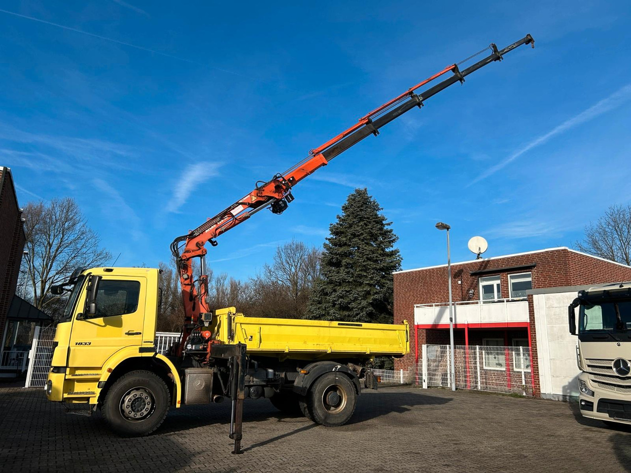 Mercedes-Benz 1833 Axor 3Skipper + ATLAS Kran + Seilwinde 4x2 - قلابات, شاحنة كرين: صور 4 Mercedes-Benz 1833 Axor 3Skipper + ATLAS Kran + Seilwinde 4x2 - قلابات, شاحنة كرين: صور 4