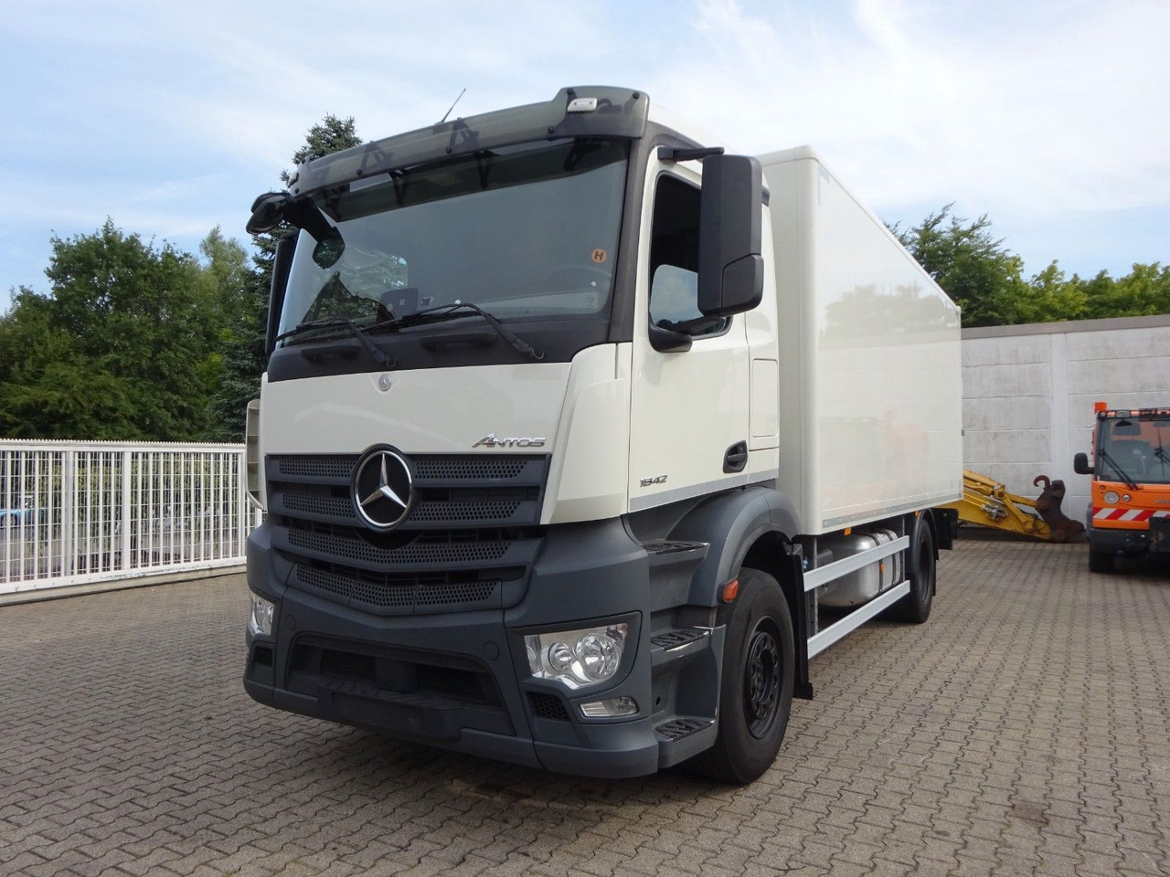 Mercedes-Benz 1842 Antos Koffer + BÄR Ladebordwand 4x2 - بصندوق مغلق شاحنة: صور 3 Mercedes-Benz 1842 Antos Koffer + BÄR Ladebordwand 4x2 - بصندوق مغلق شاحنة: صور 3