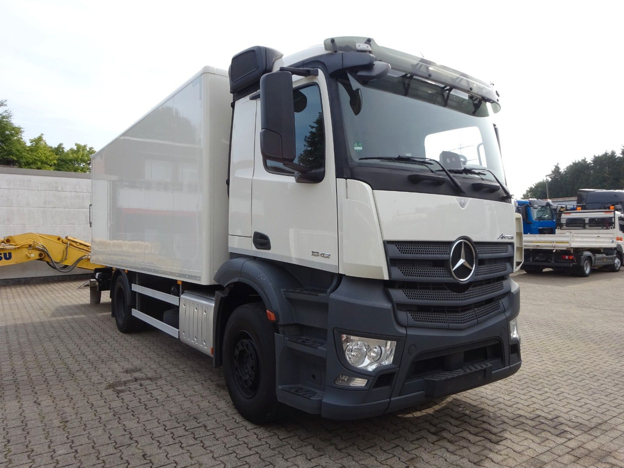 Mercedes-Benz 1842 Antos Koffer + BÄR Ladebordwand 4x2 - بصندوق مغلق شاحنة: صور 1 Mercedes-Benz 1842 Antos Koffer + BÄR Ladebordwand 4x2 - بصندوق مغلق شاحنة: صور 1