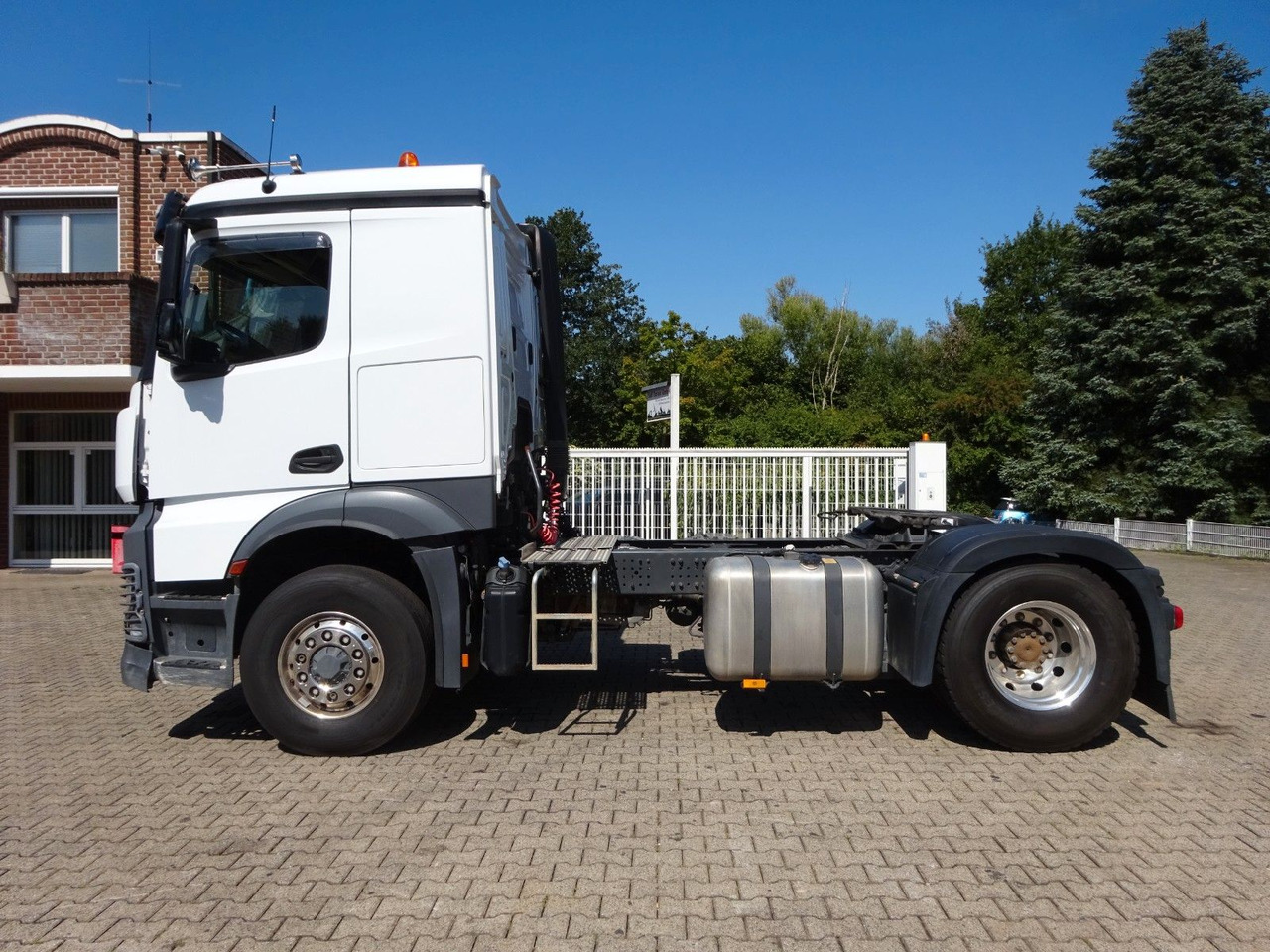 Mercedes-Benz 1846 Actros SZM HAD ALLRAD - شاحنة جرار: صور 3 Mercedes-Benz 1846 Actros SZM HAD ALLRAD - شاحنة جرار: صور 3