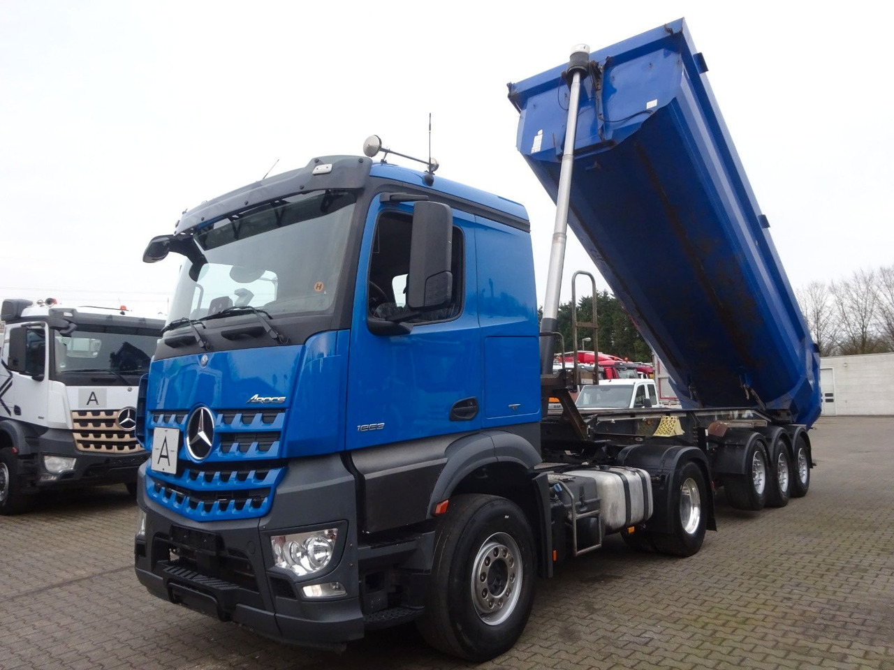 Mercedes-Benz 1853 Arocs SZM mit Kipperpumpe - شاحنة جرار: صور 2 Mercedes-Benz 1853 Arocs SZM mit Kipperpumpe - شاحنة جرار: صور 2