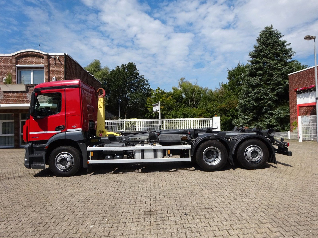 Mercedes-Benz 2532 ANTOS MEILLER Abroller Lift+Lenkachse 6x2 - شاحنة ذات الخطاف: صور 4 Mercedes-Benz 2532 ANTOS MEILLER Abroller Lift+Lenkachse 6x2 - شاحنة ذات الخطاف: صور 4