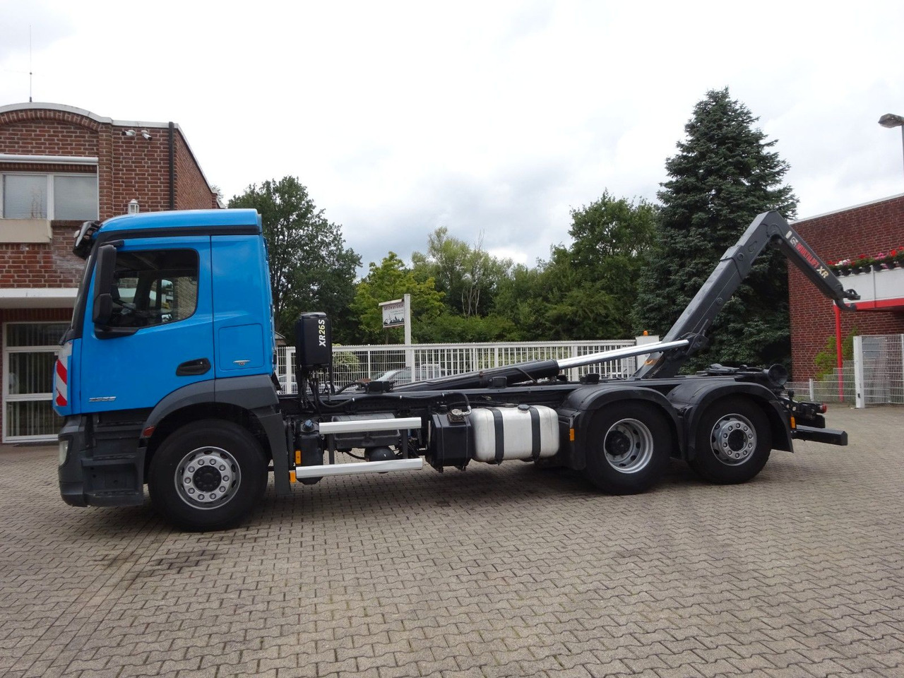 Mercedes-Benz 2533 Antos MULTILIFT Abroller 6x2 - شاحنة ذات الخطاف: صور 3 Mercedes-Benz 2533 Antos MULTILIFT Abroller 6x2 - شاحنة ذات الخطاف: صور 3