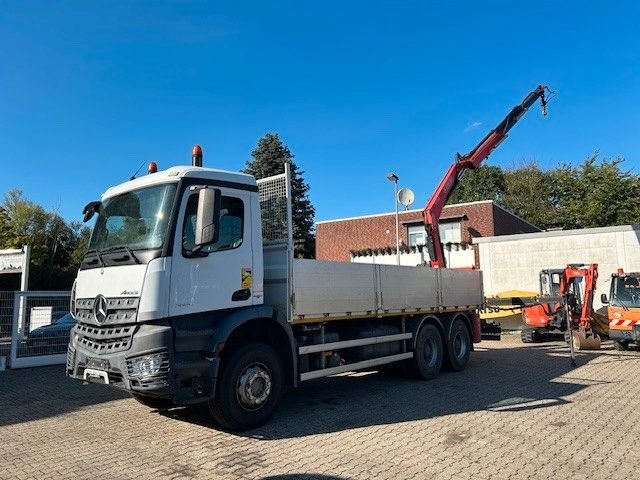 Mercedes-Benz 2636 Pritsche + Fassi F135 Kran 6x4 Blatt-Blatt - شاحنة كرين: صور 2 Mercedes-Benz 2636 Pritsche + Fassi F135 Kran 6x4 Blatt-Blatt - شاحنة كرين: صور 2