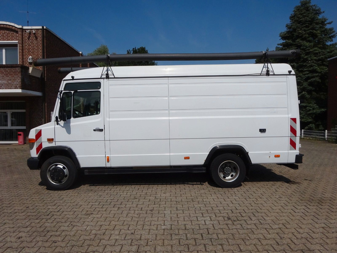 Mercedes-Benz 616D Vario Kastenwagen 4x2 - فان: صور 3 Mercedes-Benz 616D Vario Kastenwagen 4x2 - فان: صور 3
