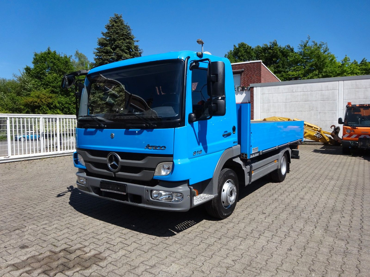Mercedes-Benz 818 Atego kurze Pritsche 4.0 Meter - الشاحنات الصغيرة المسطحة: صور 2 Mercedes-Benz 818 Atego kurze Pritsche 4.0 Meter - الشاحنات الصغيرة المسطحة: صور 2
