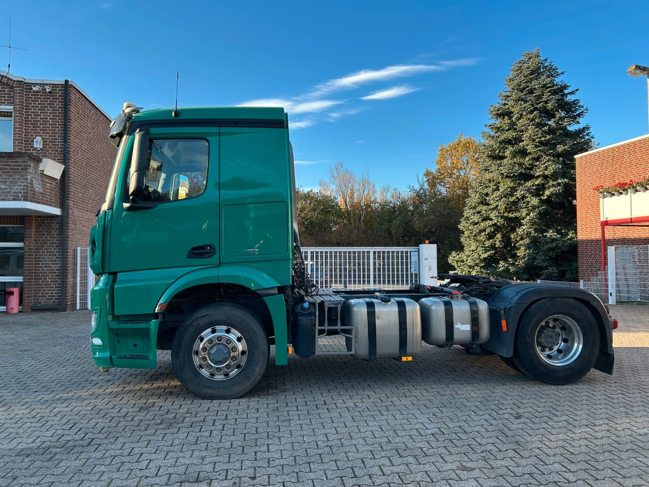 Mercedes-Benz Arocs 1845 SZM 4x4 HAD - شاحنة جرار: صور 3 Mercedes-Benz Arocs 1845 SZM 4x4 HAD - شاحنة جرار: صور 3