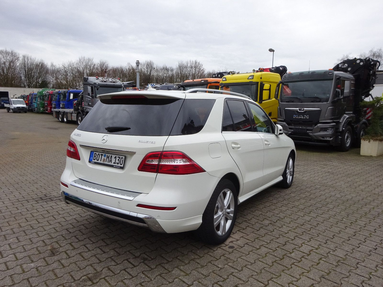 Mercedes-Benz ML 350 CDI BlueTec Mercedes-Benz ML 350 CDI BlueTec. AMG Paket - سيارة دفع رباعي: صور 5 Mercedes-Benz ML 350 CDI BlueTec Mercedes-Benz ML 350 CDI BlueTec. AMG Paket - سيارة دفع رباعي: صور 5