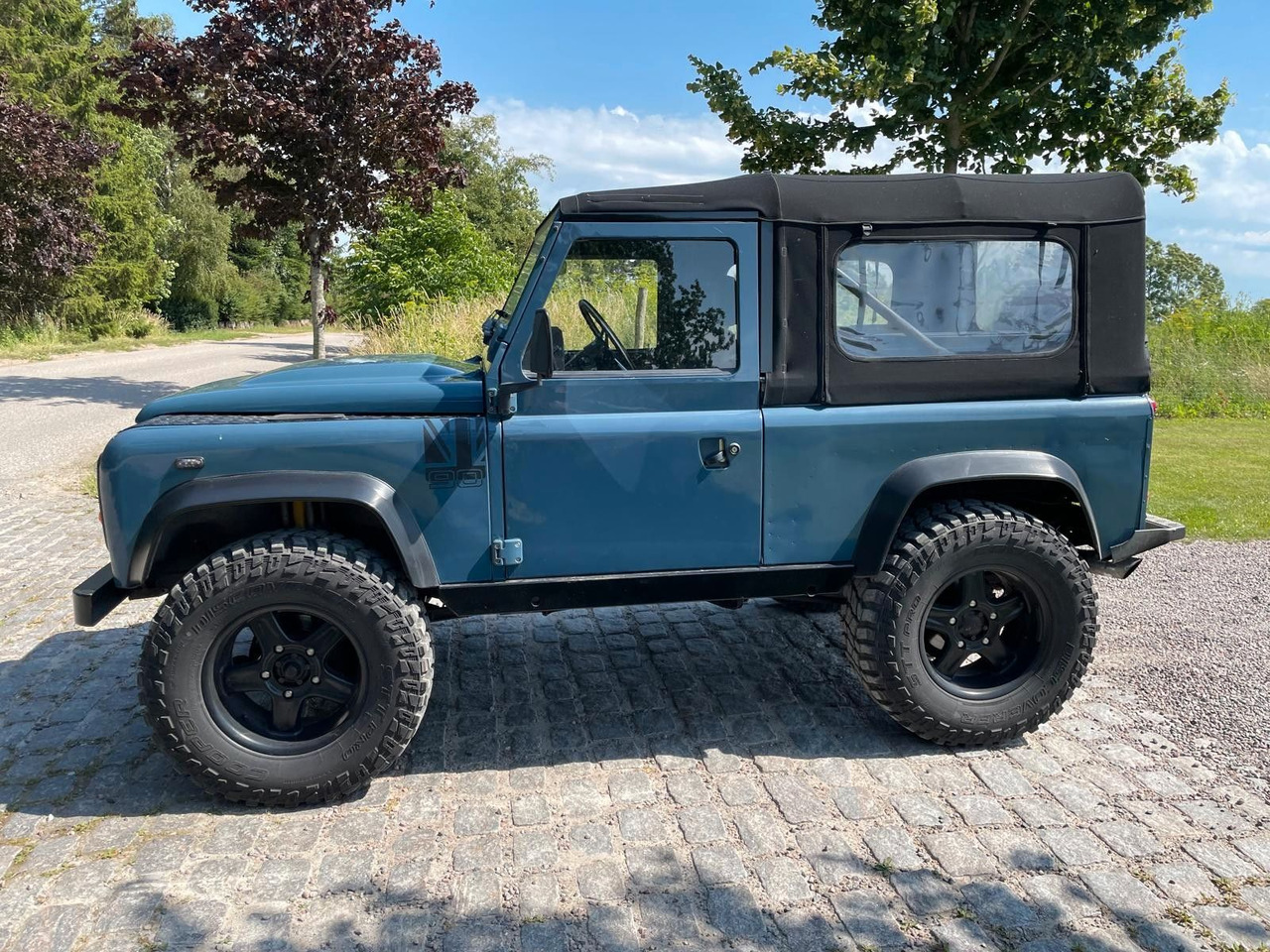 Land Rover LR Defender 90 Soft Top V8 Automatic 60000 brutt Land Rover LR Defender 90 SoftTop V8 Automatic - شاحنة البيك أب: صور 2 Land Rover LR Defender 90 Soft Top V8 Automatic 60000 brutt Land Rover LR Defender 90 SoftTop V8 Automatic - شاحنة البيك أب: صور 2