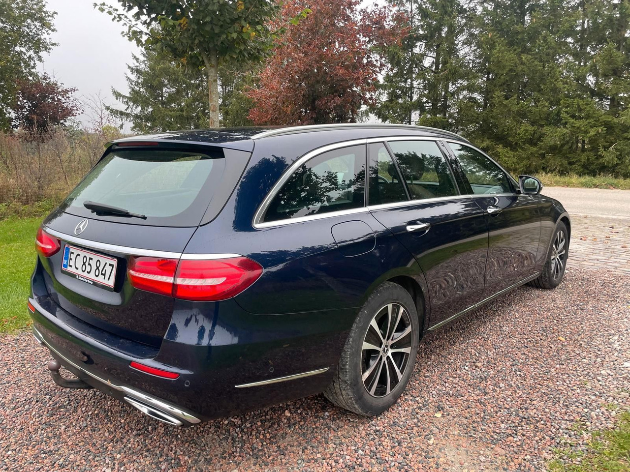 Mercedes-Benz E 220 T-Modell E 220 d *4Matic* - سيارة ستيشن: صور 4 Mercedes-Benz E 220 T-Modell E 220 d *4Matic* - سيارة ستيشن: صور 4
